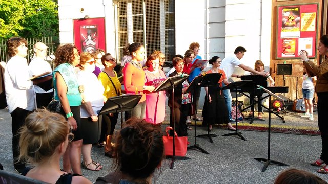 La Démo du conservatoire de Saint-Denis, devant la Belle Étoile à la Plaine