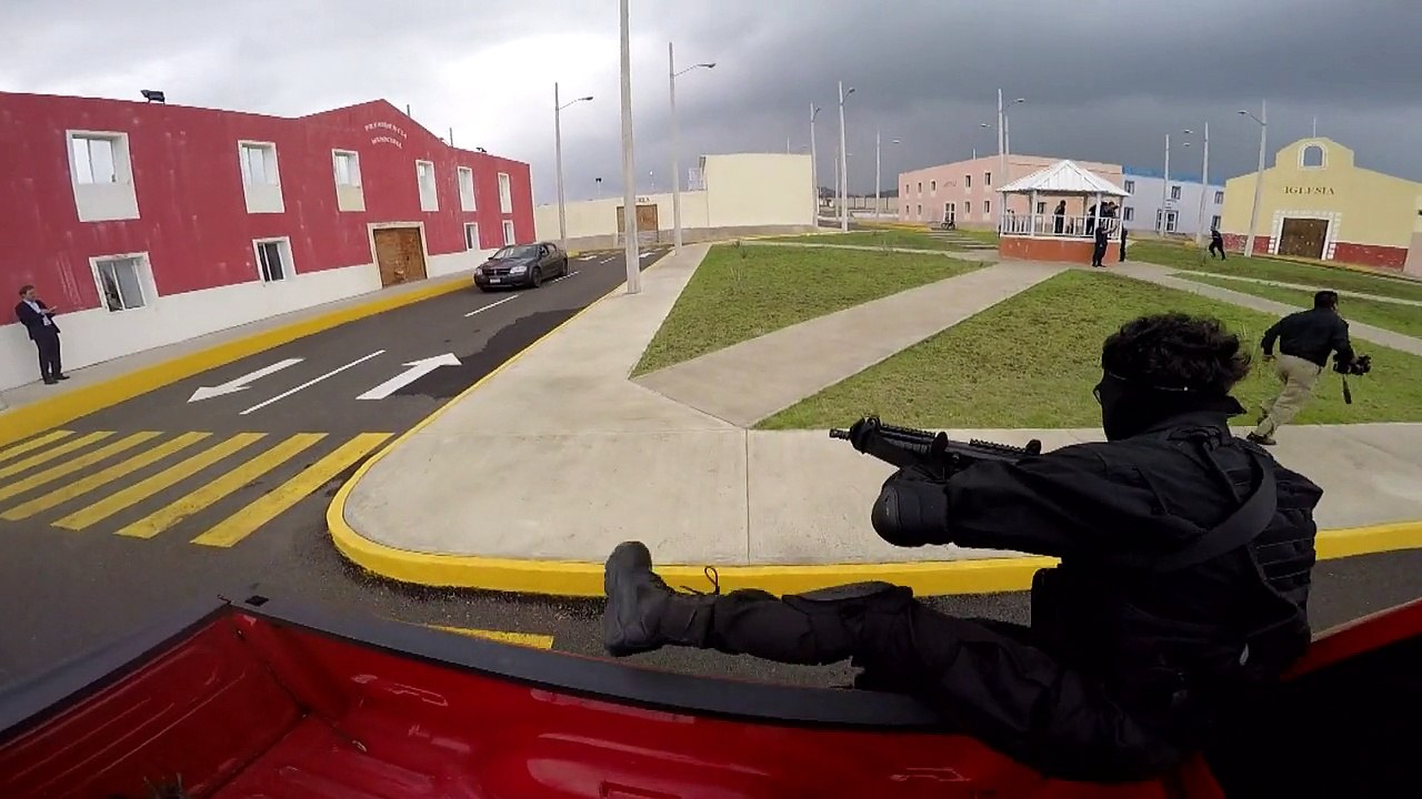 Hollywoodreife Stunts in mexikanischer Polizeischule