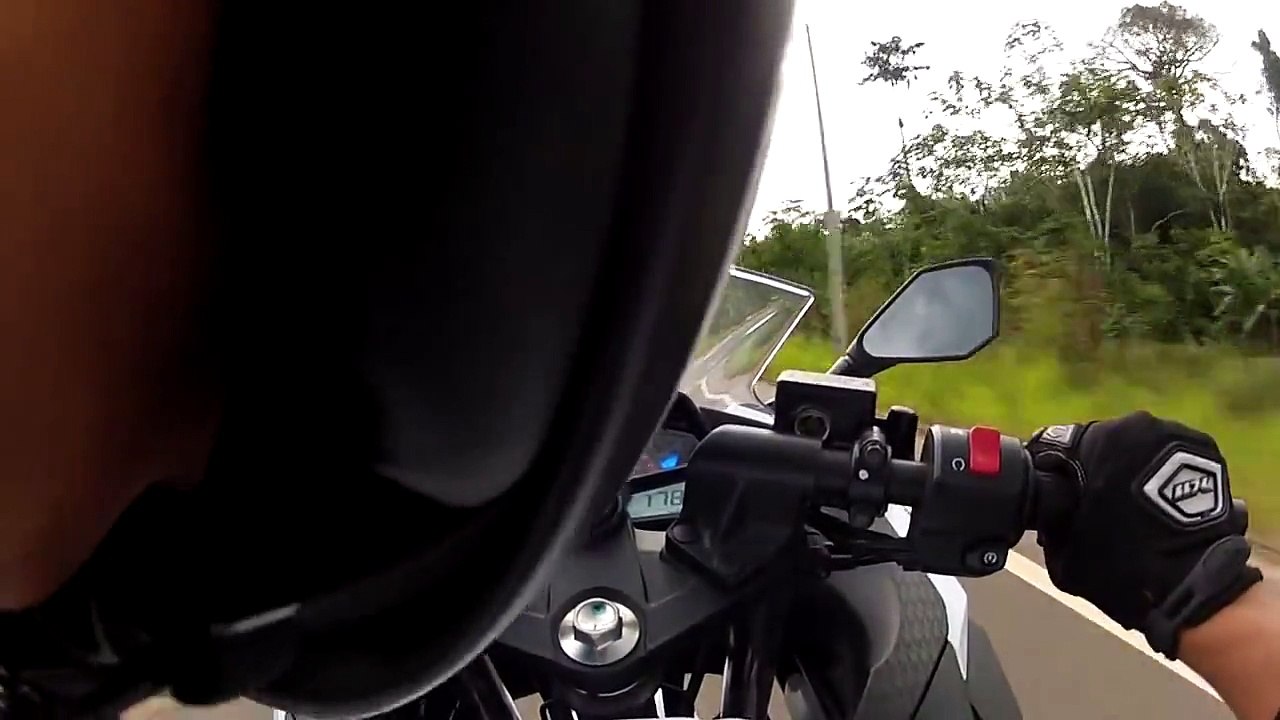 Kawasaki Ninja 300 - Top Speed 194 / 195 km/h (na reta e no vácuo da CB 500) Brazil