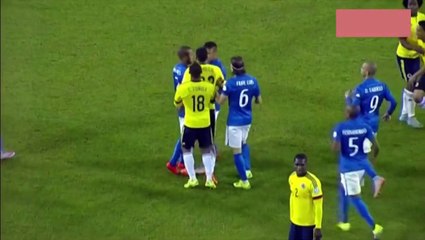 Neymar sinirlenince kafa attı