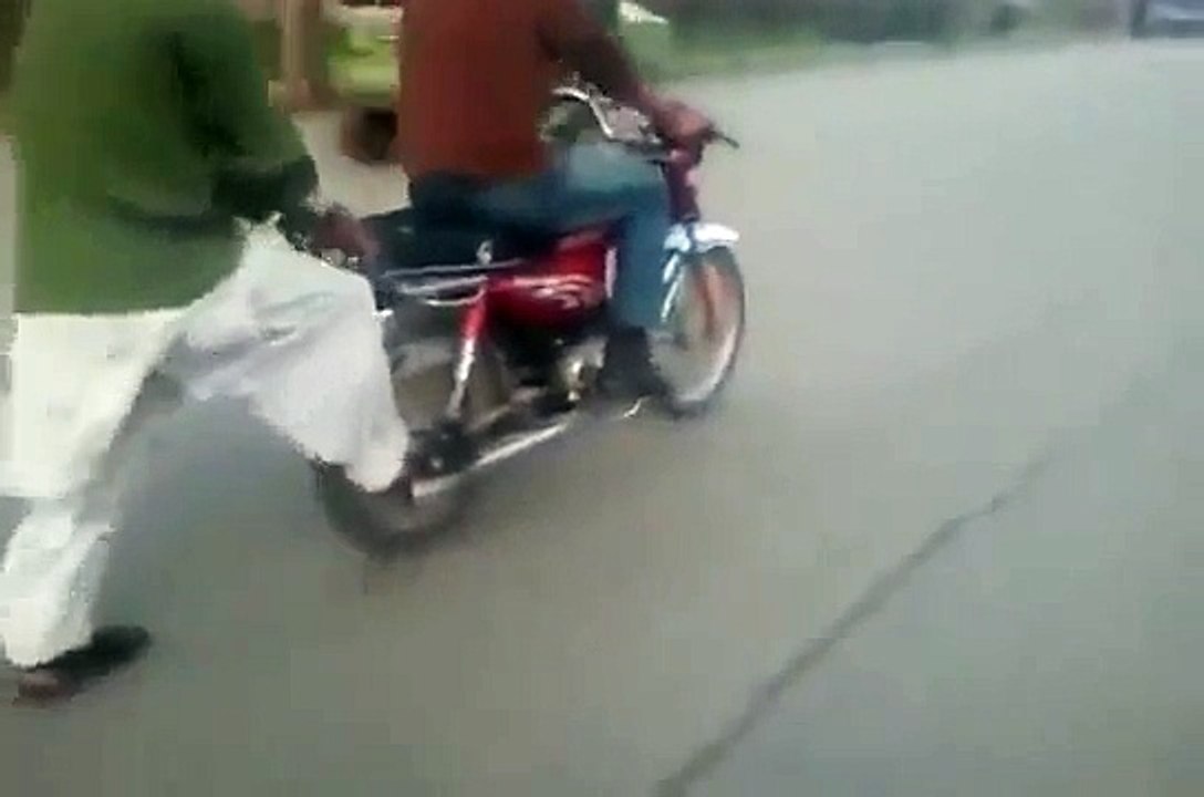 Shocking Motorcycle Stunt in Lahore