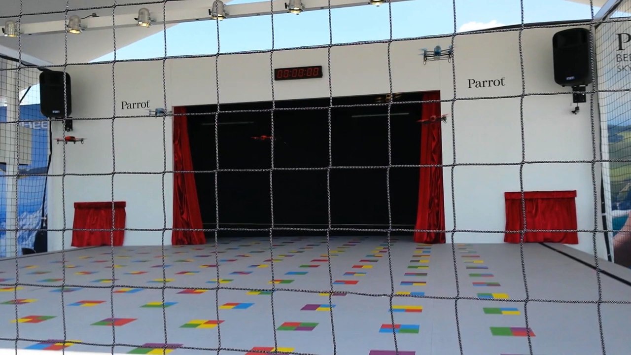 Chorégraphie de drones au salon du Bourget