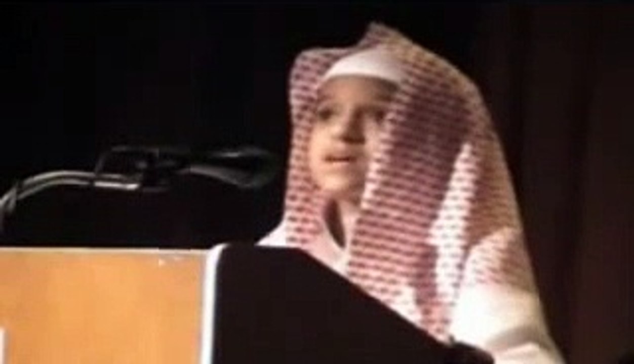 طفل يقرا القران بصوت جميل جدا يشرح الصدر ..اللهم وفقه في دين
