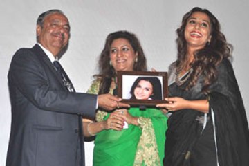 Vidya Balan honoured with 'Woman of the decade' award