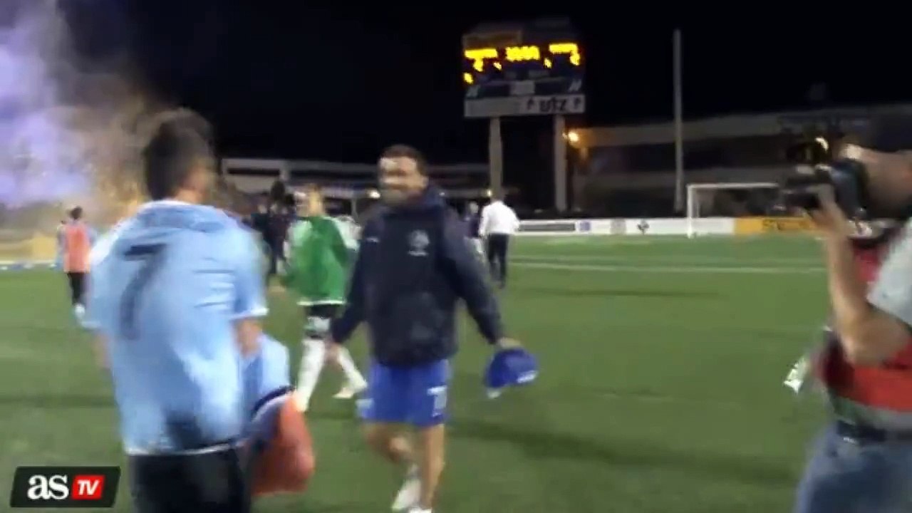 Raúl &  David Villa Exchange Jerseys Postgame between New York Cosmos vs New York City