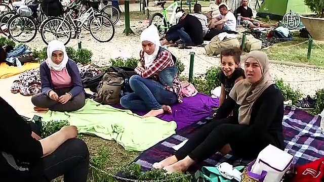 Сербия просит ЕС помочь остановить поток беженцев