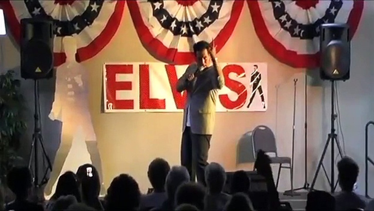 Franz Goovaerts sings Sweet Caroline at Elvis Week 2012 video