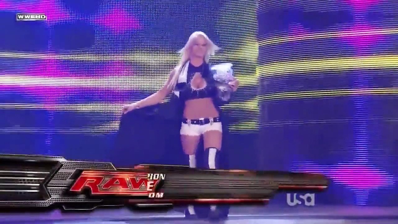 Kelly Kelly & Mickie James vs Maryse & Beth Phoenix