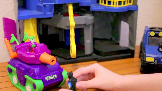 Joker tries to steal Superman Cape from Batman imaginext toys