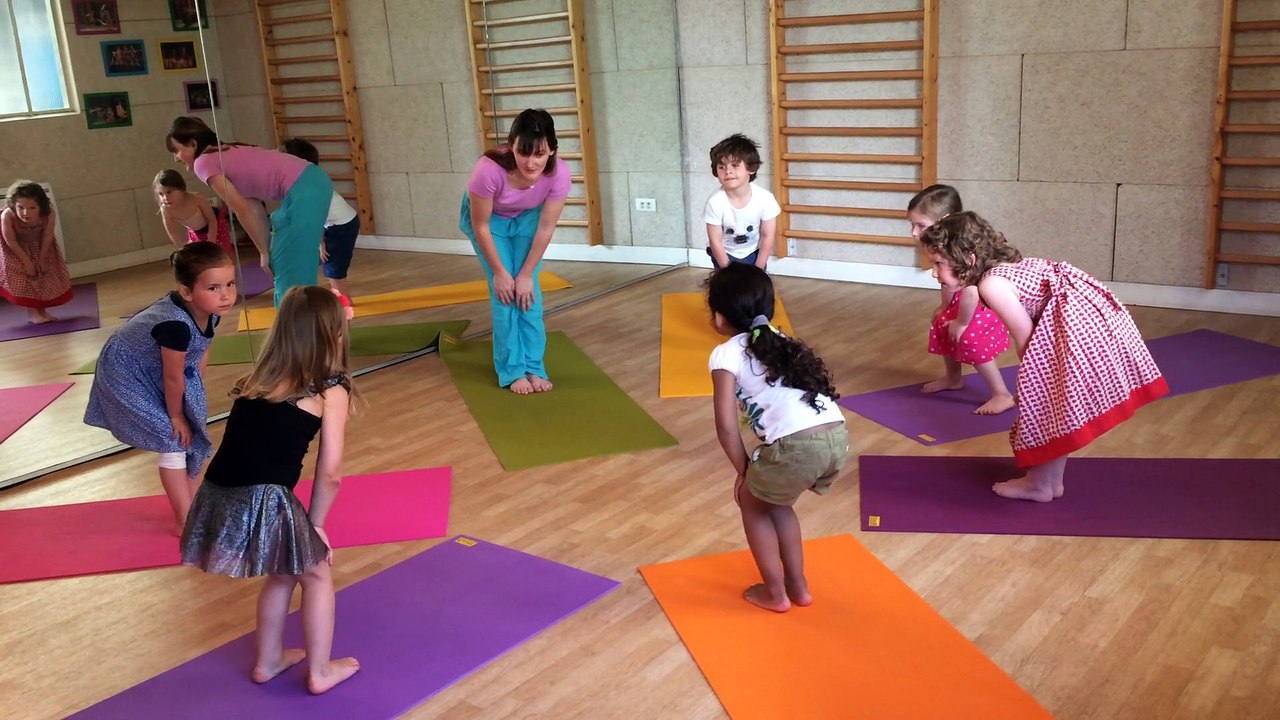 extrait d'une séance d'éveil corporel pour les enfants entre 3 et 6 ans au Padma Studio - 2015