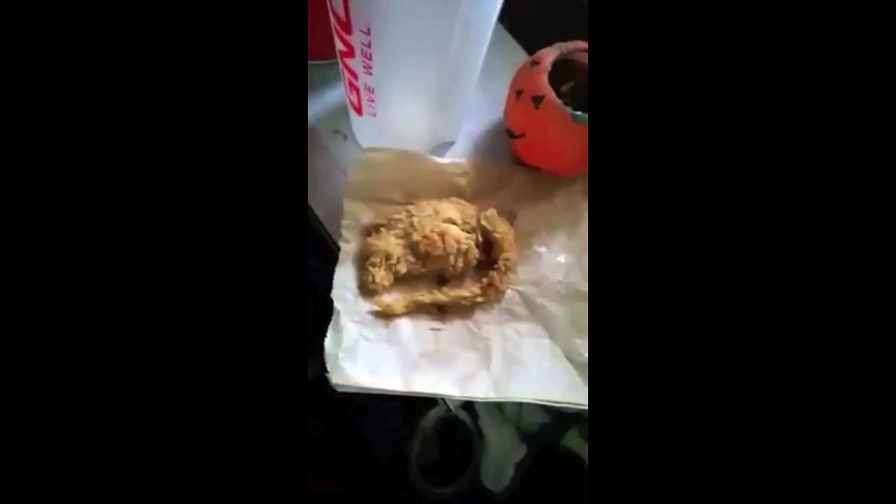 Il retrouve un Rat frit dans son Bucket KFC!