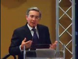Uribe insiste abrir el tapon del darien para unir panama y colombia por carretera.wmv