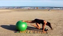 Pilates Com Bola Na Praia