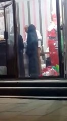 ▶ Video of tailor measuring girl causes outrage in Saudi citizens