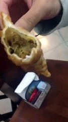 Cliente encontra vermes vivos dentro de pastel no Bar do Adão, na Tijuca