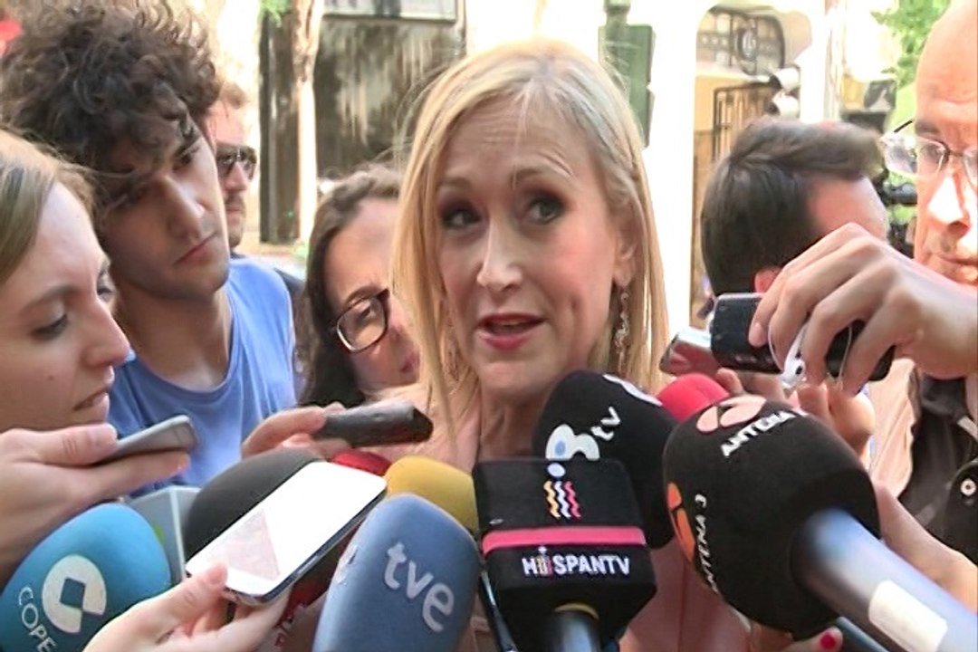 Cifuentes quiere "pensar bien" sus consejeros en Madrid