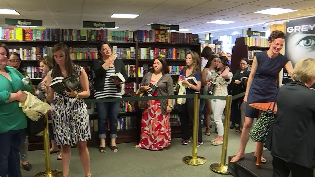 New York: séance de dédicace du dernier "50 nuances de Grey"