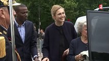 Appel du 18 juin : Julie Gayet aux côtés de François Hollande
