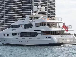 TIGER WOODS spotted on his yacht "PRIVACY"!  1-2-2010