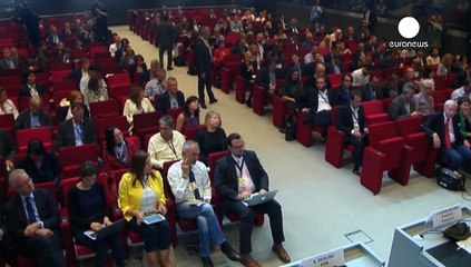 Christine Lagarde dice a Grecia que quiere dialogar con adultos