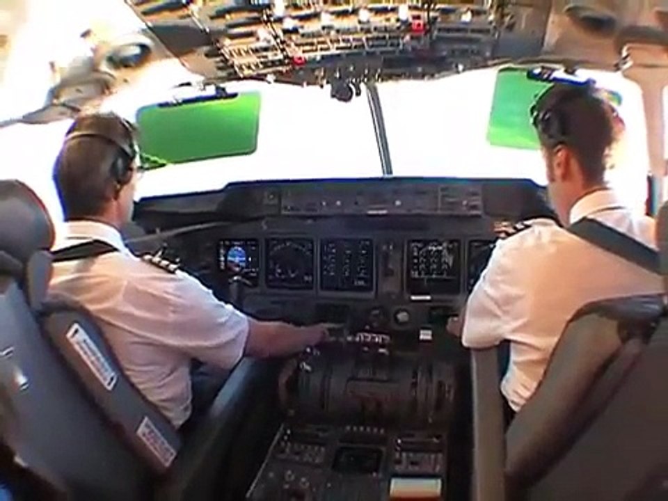 Finnair MD-11 EFHK-KJFK Full Flight + Go Around (2/2)