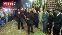 بالفيديو.. شاهد الفنان أحمد عدوية «متعكز» فى عزاء سعيد صالح
