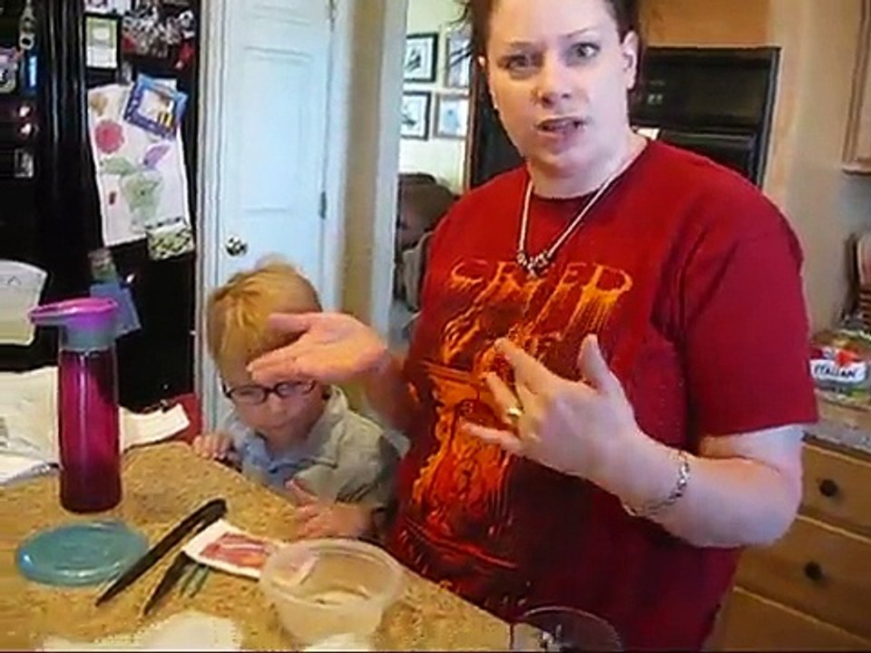 Mom feeding bearded dragon first frozen pinky mouse video Dailymotion