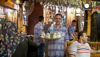 Ramadan: prima giornata di digiuno e festa al Cairo