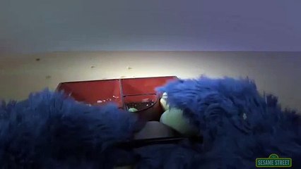 Sesame Street: Unboxing A Bento Box with Cookie Monster - YT