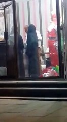Tailor Measuring Girl Causes Outrage In Saudi Citizens