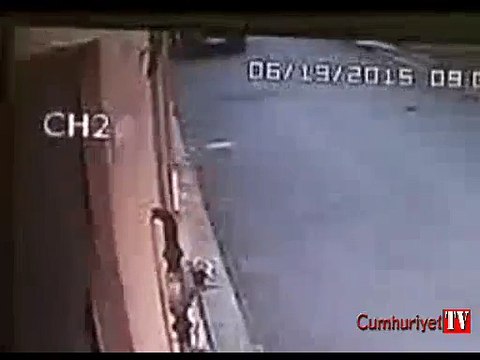 Görevliyi yere yatırıp 3 çuval parayı alıp kaçtılar