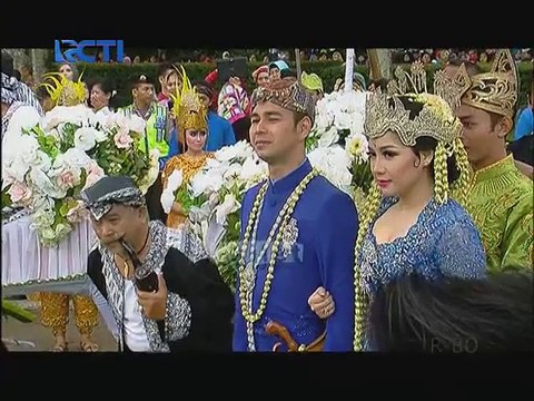 [150614]Silet - Raffi dan Nagita gelar prosesi 7 bulanan