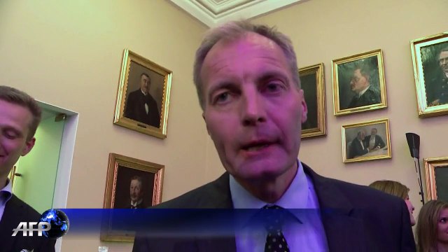 'Street workout' flexes muscles on Gaza beach