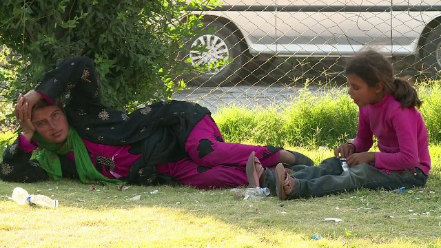 Syrian refugees trying to go home stuck at Turkey border