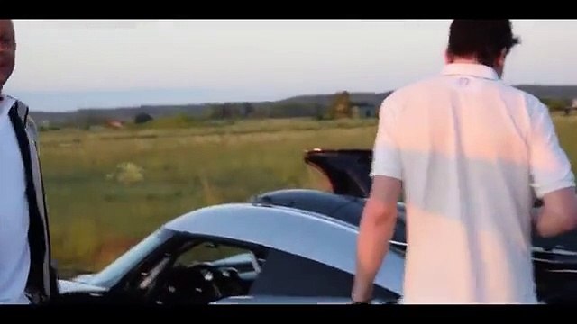 Une Koenigsegg brûle la piste pour battre le record de vitesse sur circuit