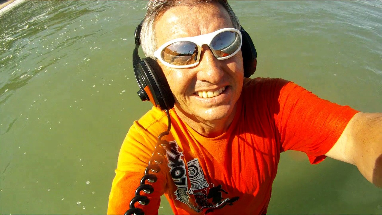 CAMINHADA NAS ONDAS E NOS MARES RICOS, VIDA, VIVA A VIDA, UBATUBA, SP, BRASIL, 17 DE JUNHO DE 2015, (7)