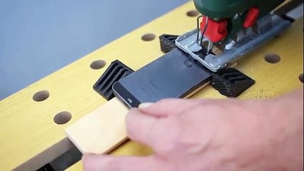 Divorcé, il sépare littéralement ses biens en deux