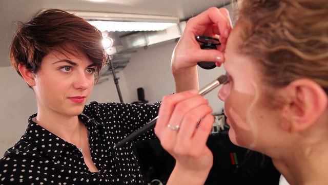 Tuto make up : comment maquiller un œil ultra pailleté ?