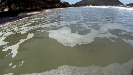 CAMINHADA NAS ONDAS E NOS MARES RICOS, VIDA, VIVA A VIDA, UBATUBA, SP, BRASIL, 17 DE JUNHO DE 2015, (14)