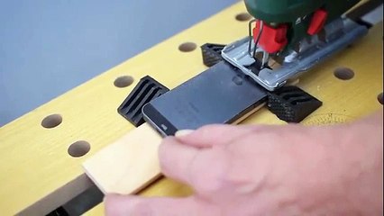 Un Homme divorcé donne littéralement la moitié de ses biens à sa femme pour se venger