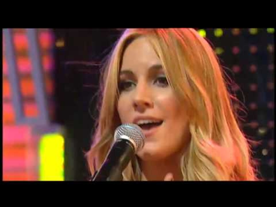 TV3 - Divendres - Edurne canta "Amanecer"  a l'escenari de "Divendres"