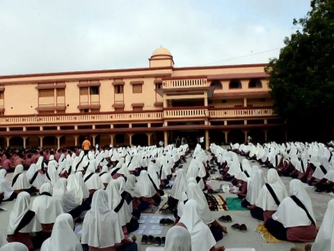 Chants et contorsions: l'Inde prépare la Journée internationale du yoga