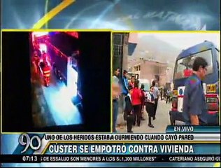 Independencia: coaster chocó contra vivienda y dejó dos heridos