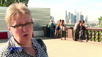 La gran estatua de Vladimir el Grande divide a Moscú