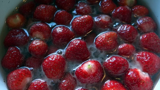 Eliminer les pesticides avec vinaigre blanc et bicarbonate de soude