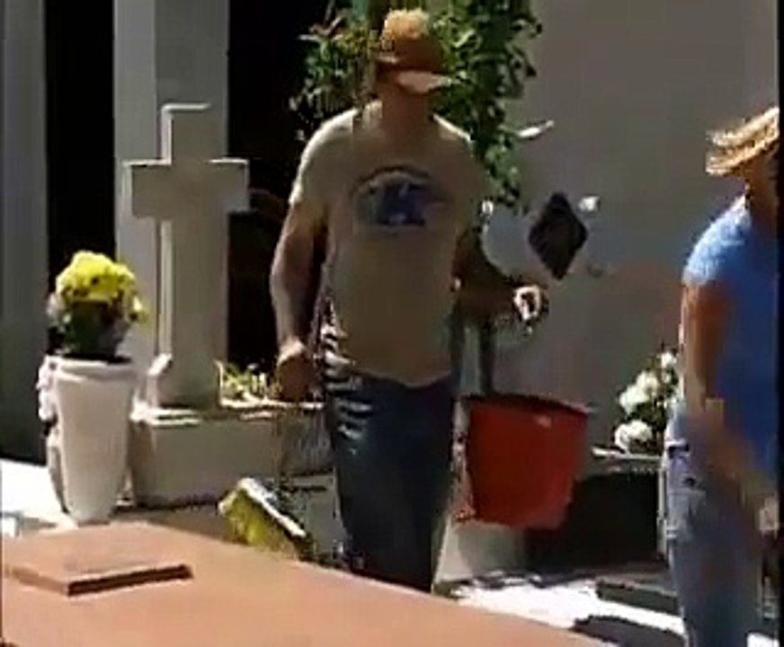 Skrivena kamera - Ciscenje groblja