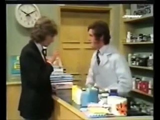 Monty Python - Lo sketch del farmacista