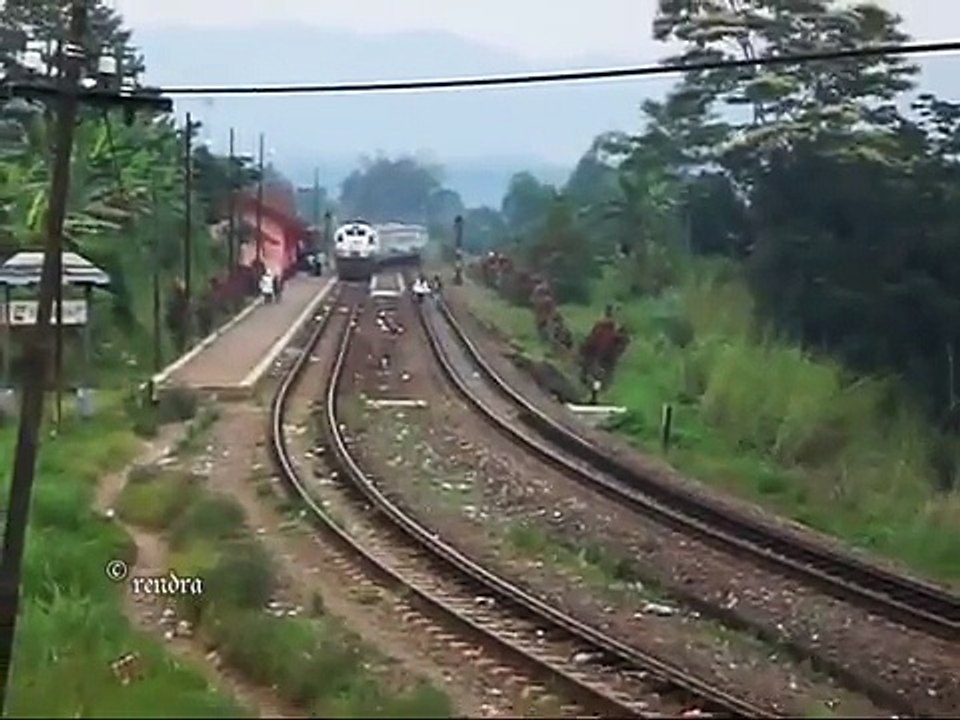 Railway Kereta Api : KA 22 Argo Gede crossing KA 23 Argo Gede at Sasaksaat Station