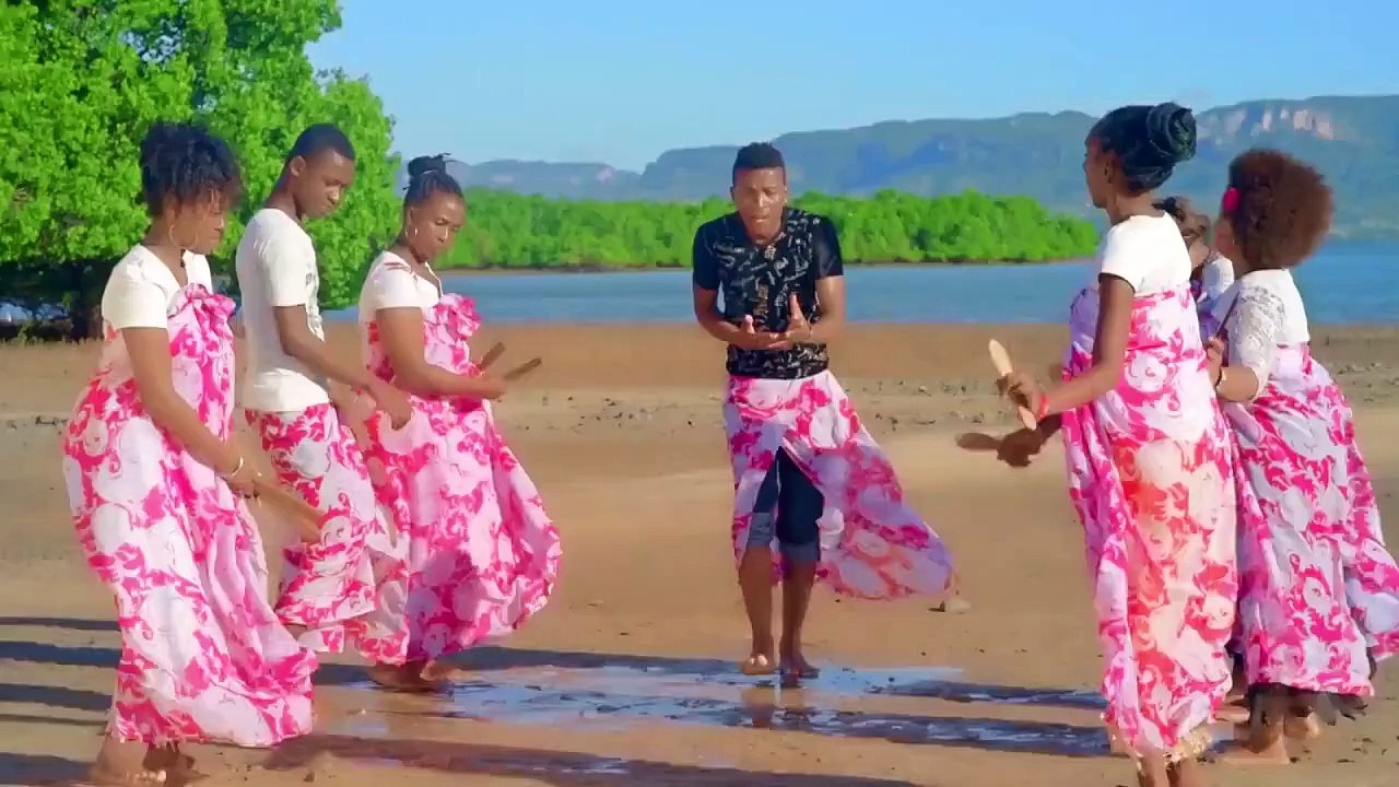LELAHY THEO  -  Matokisa valaira  (gasy HD 2015 - malagasy)