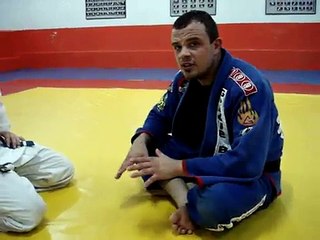 Jiu-Jitsu Judô - Raspagem da guarda Borboleta - www.schubertbjj.com